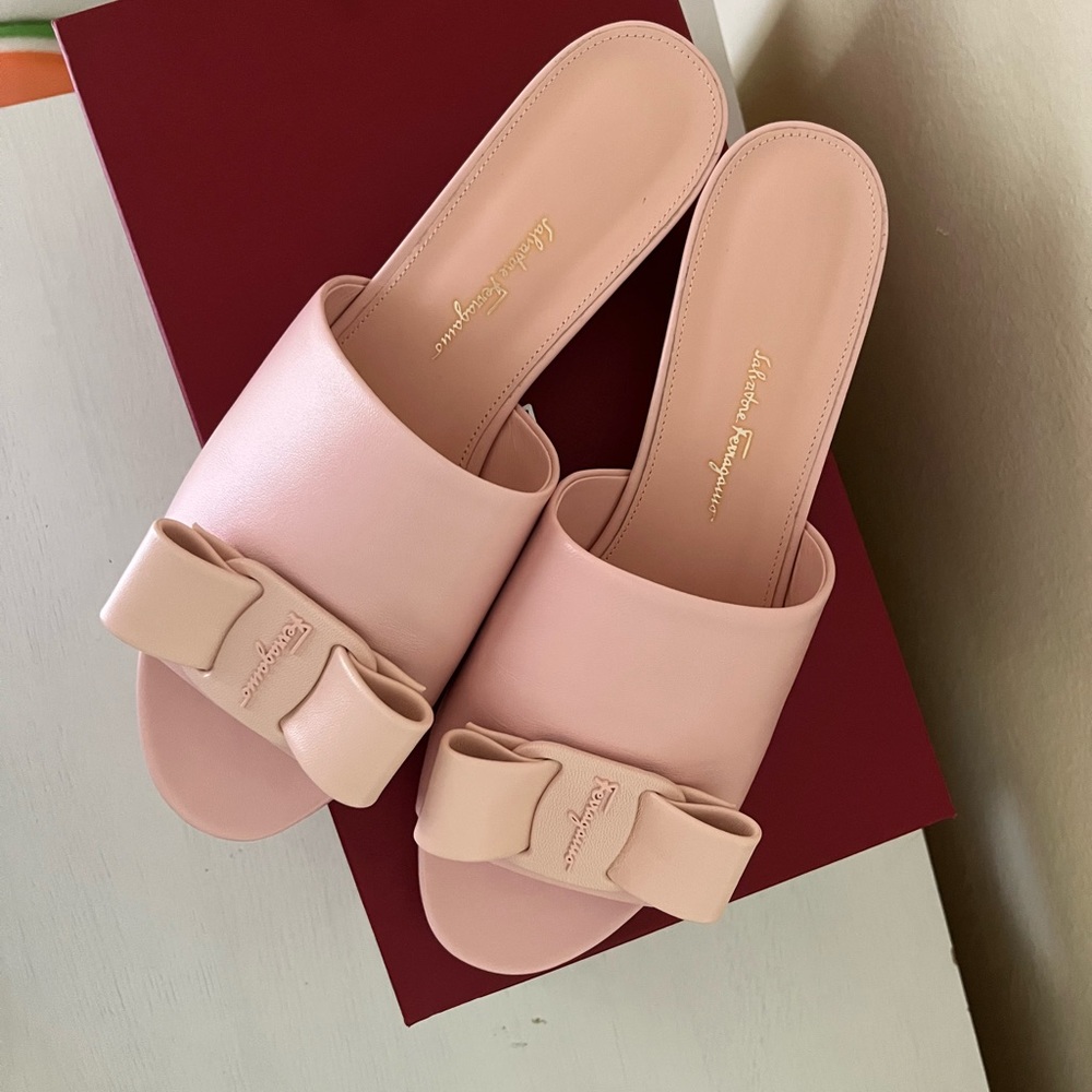 NIB Salvatore Ferragamo Women Pink Leather Women Sandal Shoe 9 Wide C